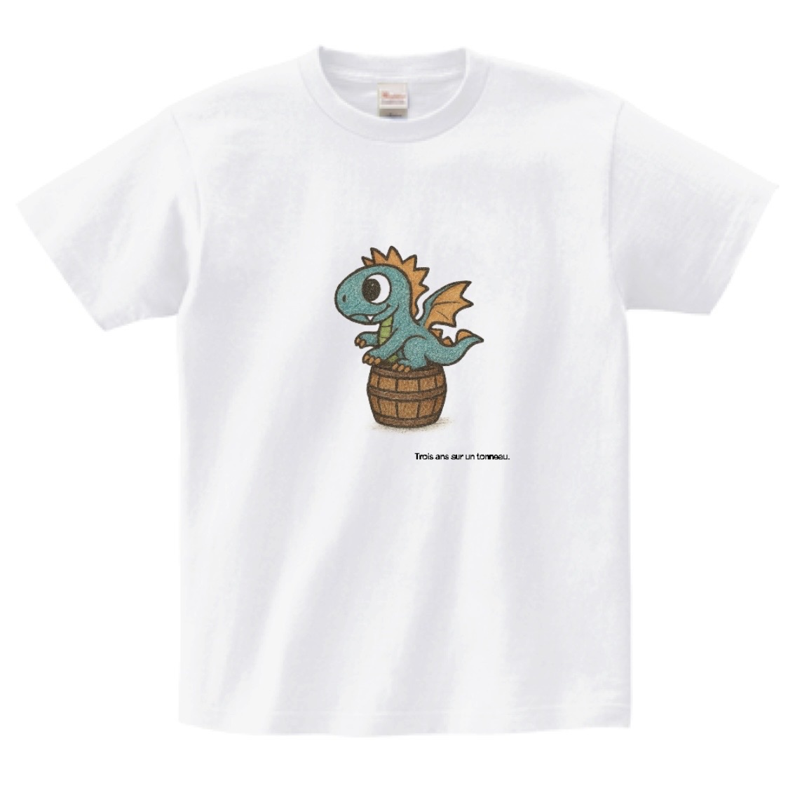 パルクールブランドPK Guildのピケドラゴンt ── 樽に乗った小さなドラゴンのイラストの白Tシャツ