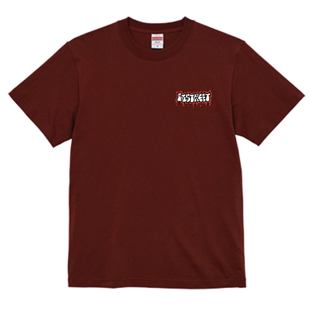ビストリート赤T両面版の表 ── 胸にグラフィティロゴのワンポイントを置いたバーガンディのTシャツ